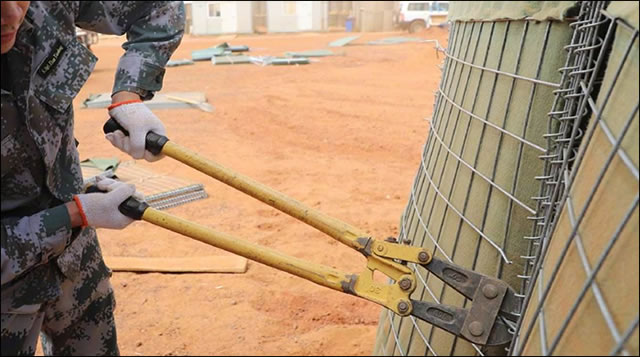 Connecting of gabion basket with tools